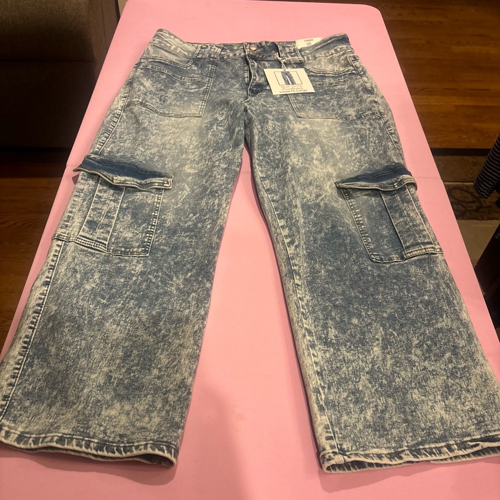 Blue Turtle- High Rise, Wide Leg Cargo Jeans Size: 22 NWT